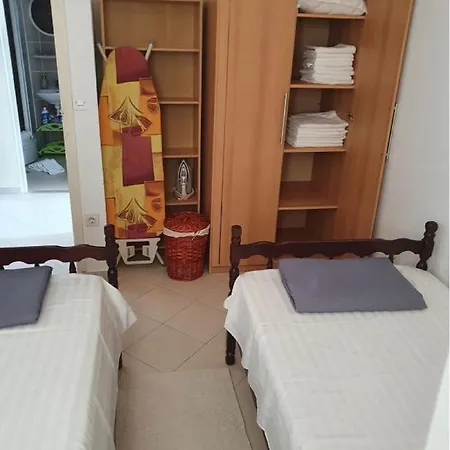 Elli アパート コルチュラ