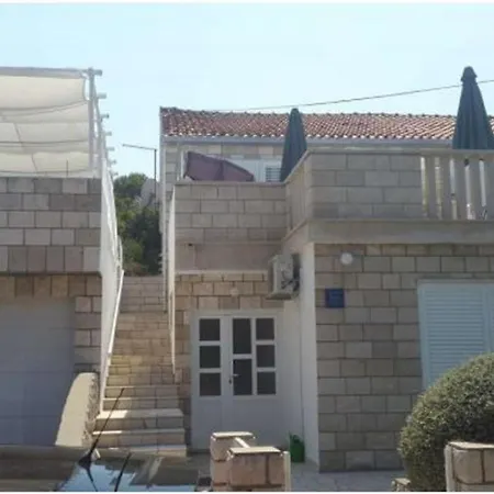 Elli * コルチュラ